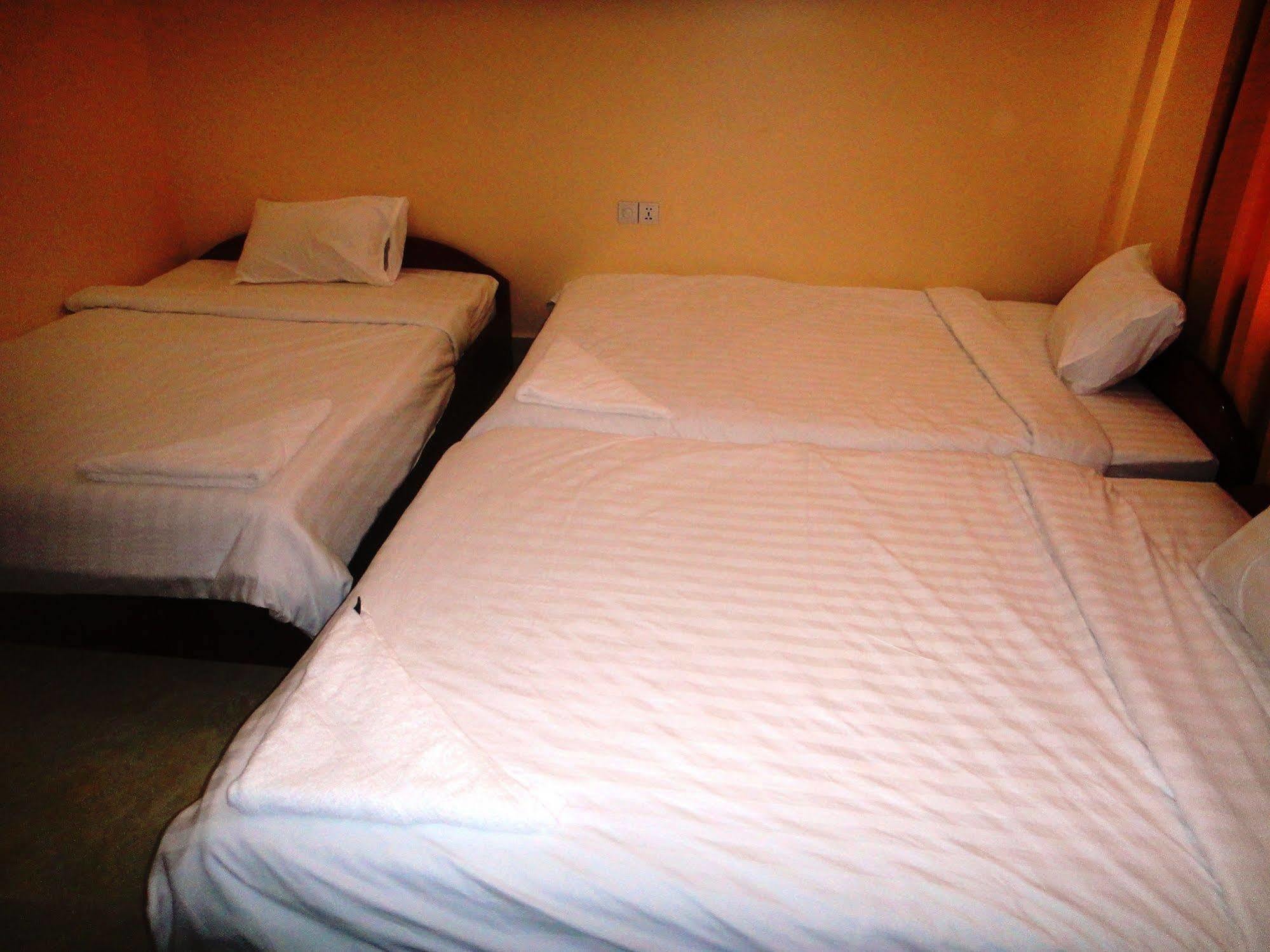 Ly Mengly Guesthouse 贡布 外观 照片