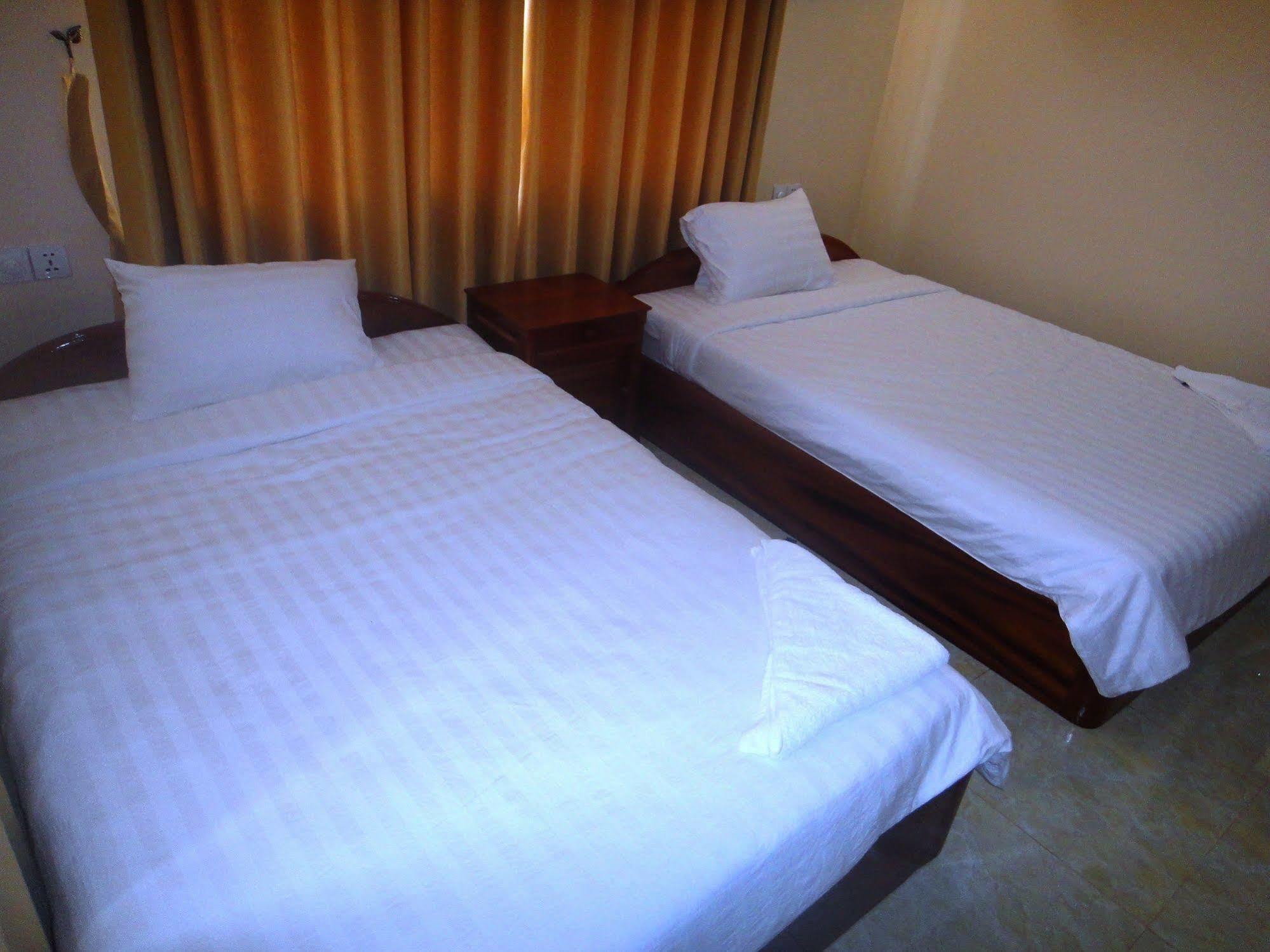Ly Mengly Guesthouse 贡布 外观 照片
