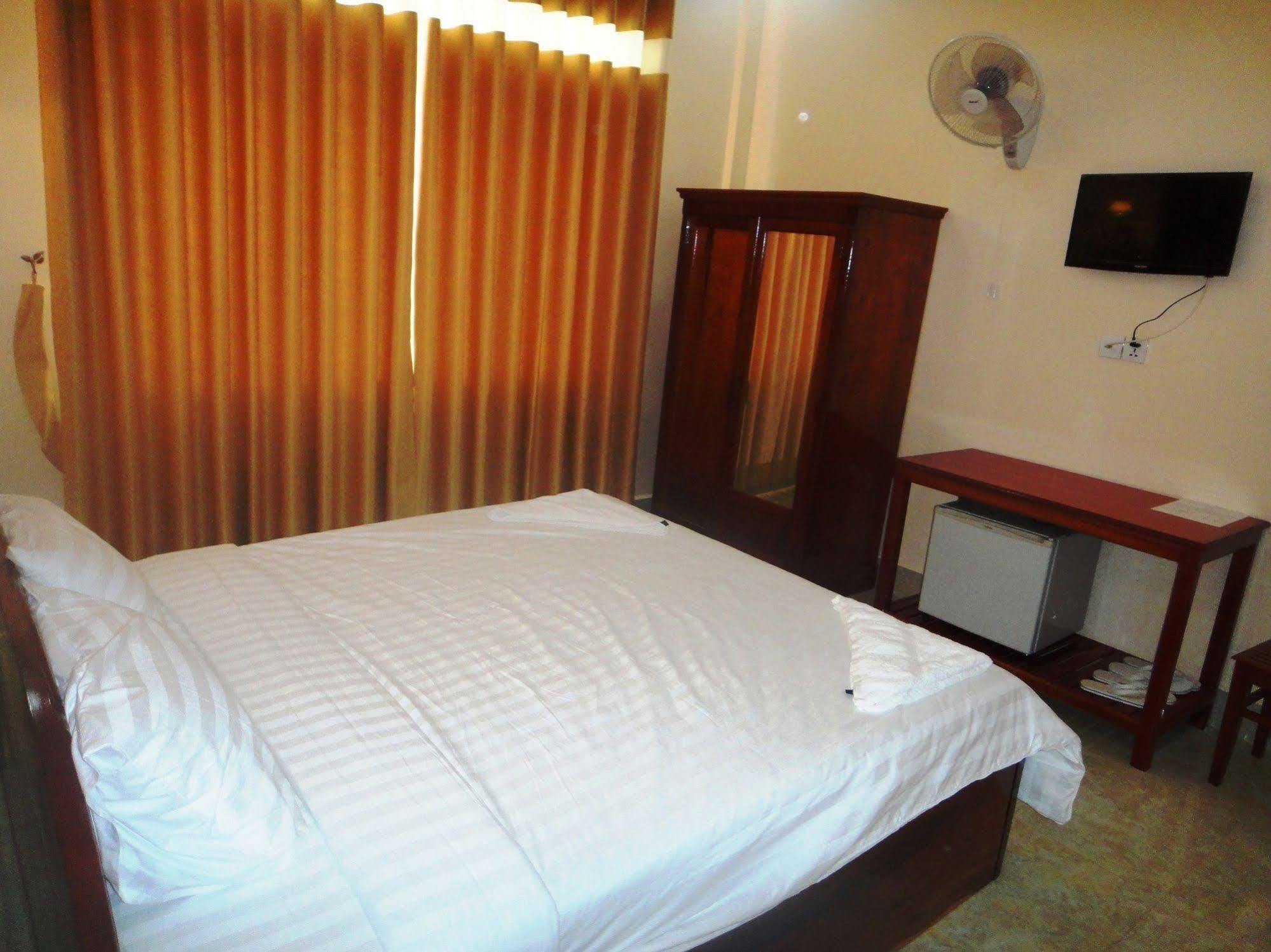 Ly Mengly Guesthouse 贡布 外观 照片